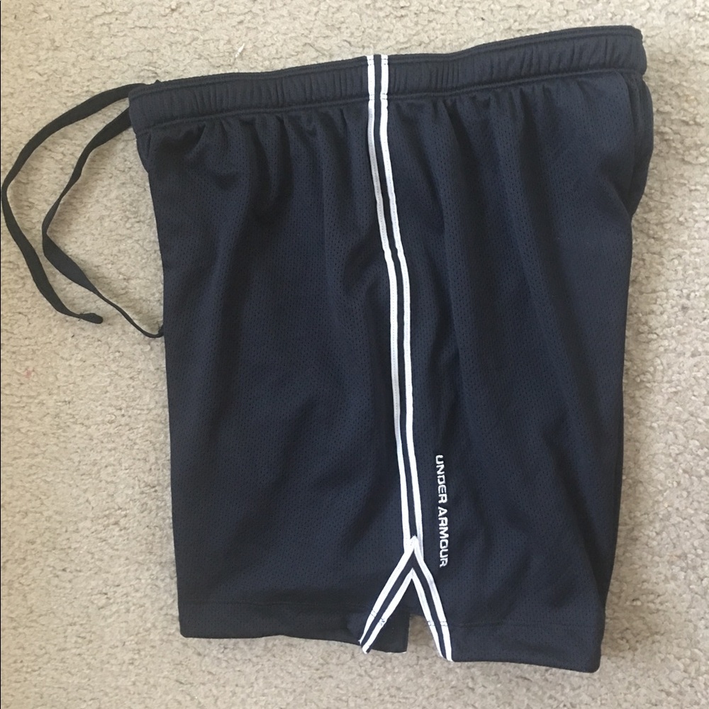 Under Armour women's shorts - Picture 2 of 7